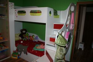 Detská poschodová posteľ s úložným priestorom